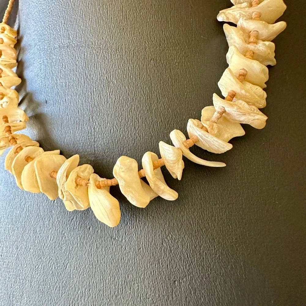 Shell Choker - Picture 4 of 8